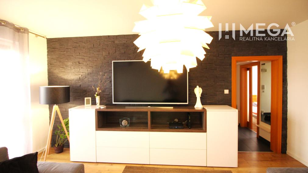 EXKLUZÍVNE NA PREDAJ LUXUSNÝ 3-izbový byt v Medzilaborciach