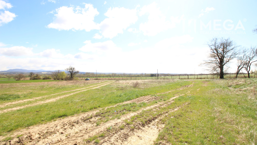 NA PREDAJ: Veľkorysý stavebný pozemok s výhľadom na Vranov