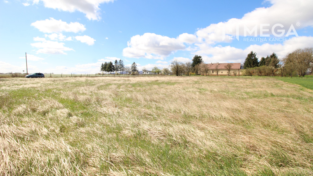 NA PREDAJ: Veľkorysý stavebný pozemok s výhľadom na Vranov