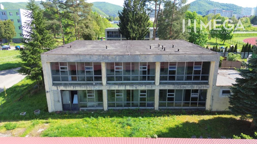 EXKLUZÍVNE NA PREDAJ budova na sídlisku 2A v meste Humenné