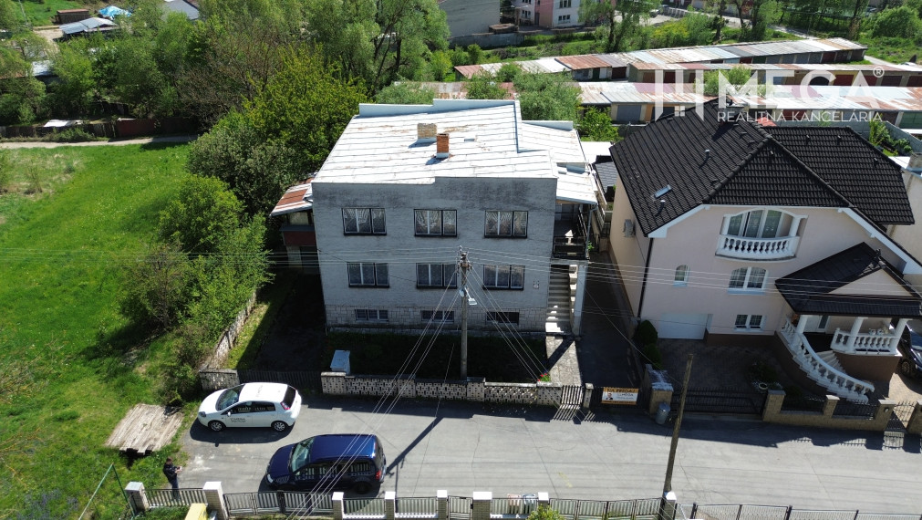 EXKLUZÍVNE NA PREDAJ:  3.podlažný dom v meste Snina