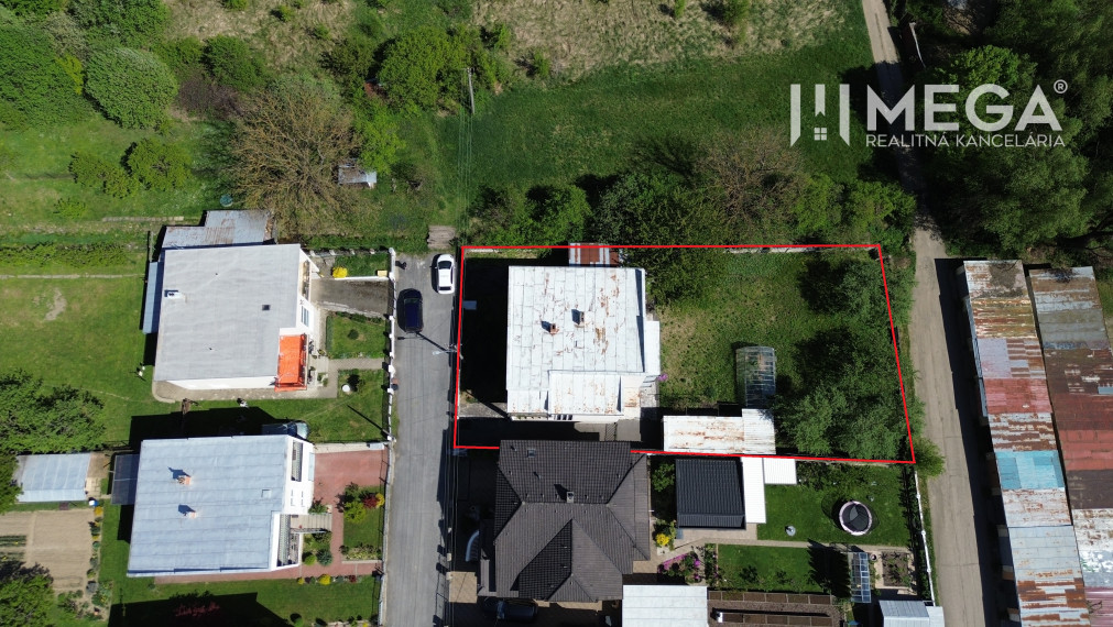 EXKLUZÍVNE NA PREDAJ:  3.podlažný dom v meste Snina