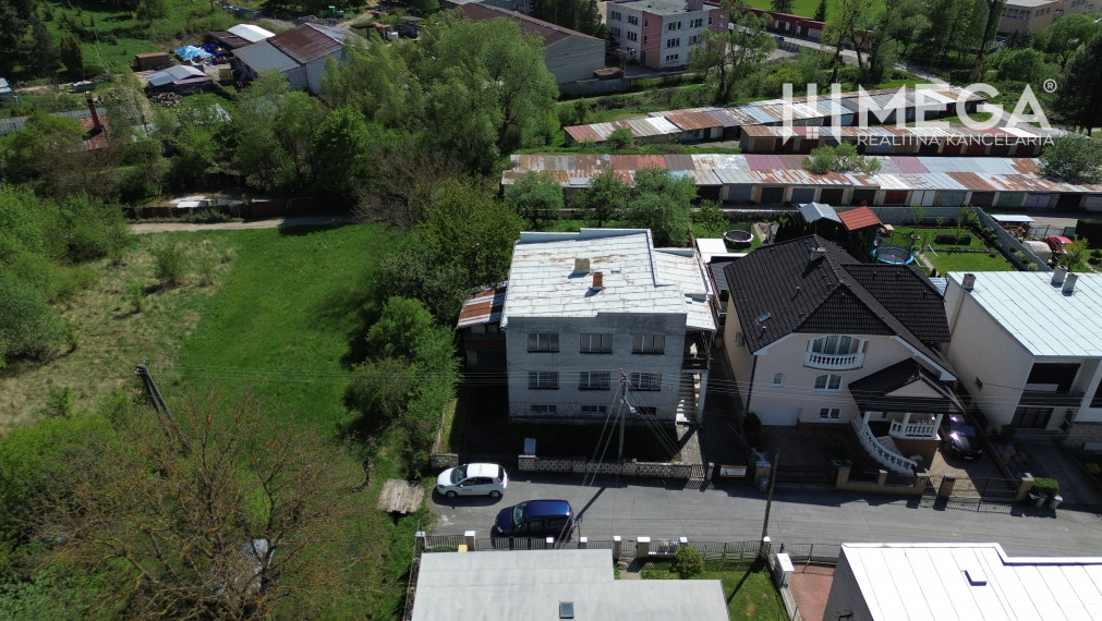 EXKLUZÍVNE NA PREDAJ:  3.podlažný dom v meste Snina