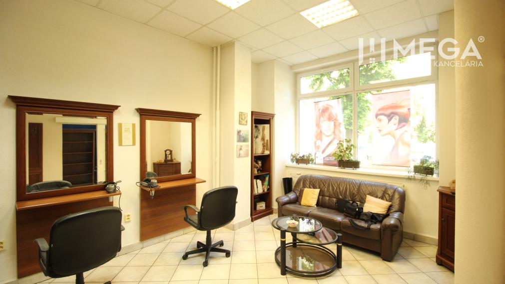 P R E D A N É OBCHODNÝ PRIESTOR V LUKRATÍVNEJ LOKALITE HUMENNÉ