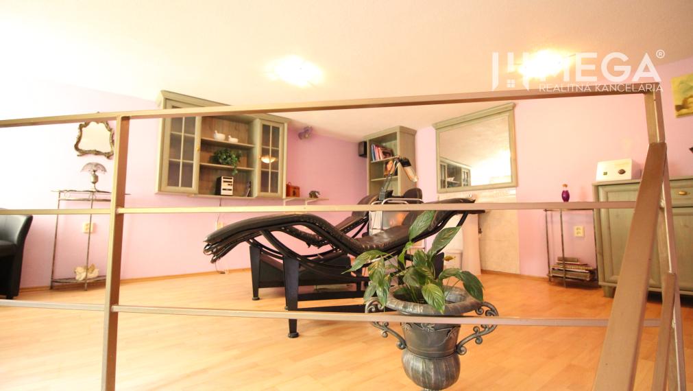 P R E D A N É OBCHODNÝ PRIESTOR V LUKRATÍVNEJ LOKALITE HUMENNÉ