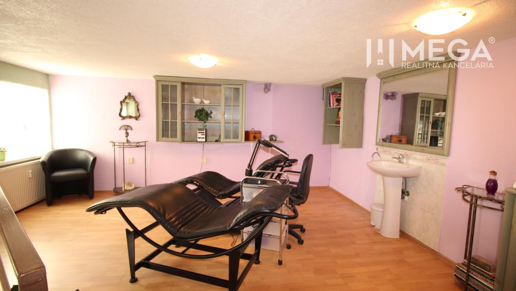 P R E D A N É OBCHODNÝ PRIESTOR V LUKRATÍVNEJ LOKALITE HUMENNÉ