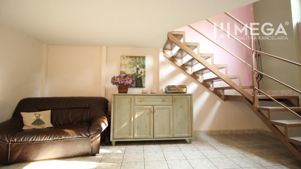 P R E D A N É OBCHODNÝ PRIESTOR V LUKRATÍVNEJ LOKALITE HUMENNÉ