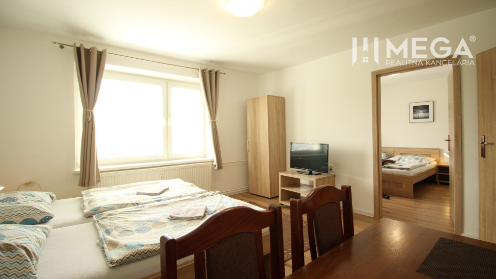 PREDANÝ ŠTÝLOVÝ 3-izbový BYT V CENTRE HUMENNÉ byt č.3 vľavo