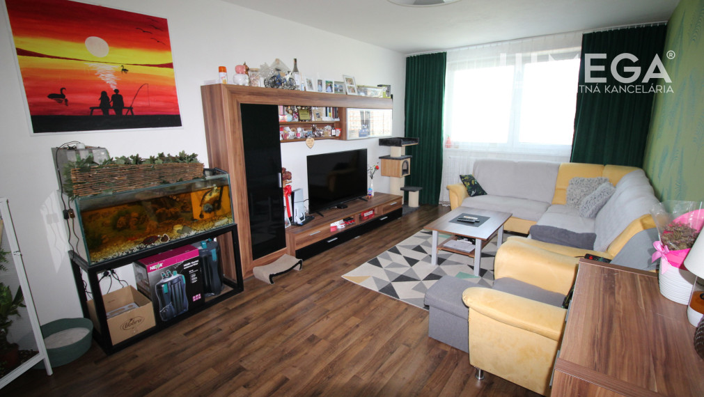 PREDANÝ - čiastočne zrekonštruovaný 3 izbový byt Snina