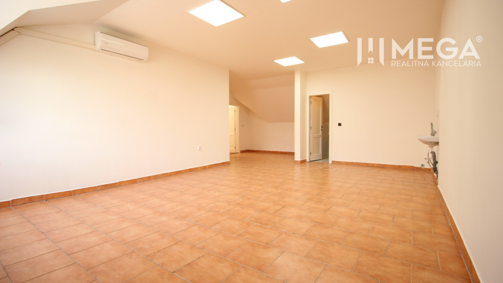 NA PREDAJ: Komerčný objekt vo výbornej lokalite mesta Vranov nad Topľou