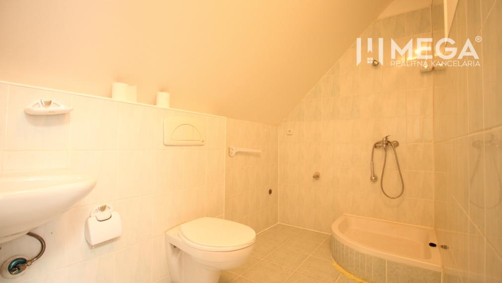 NA PREDAJ: Komerčný objekt vo výbornej lokalite mesta Vranov nad Topľou