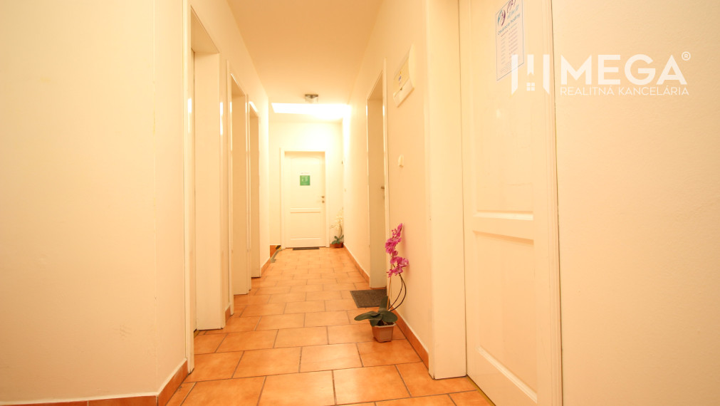 NA PREDAJ: Komerčný objekt vo výbornej lokalite mesta Vranov nad Topľou