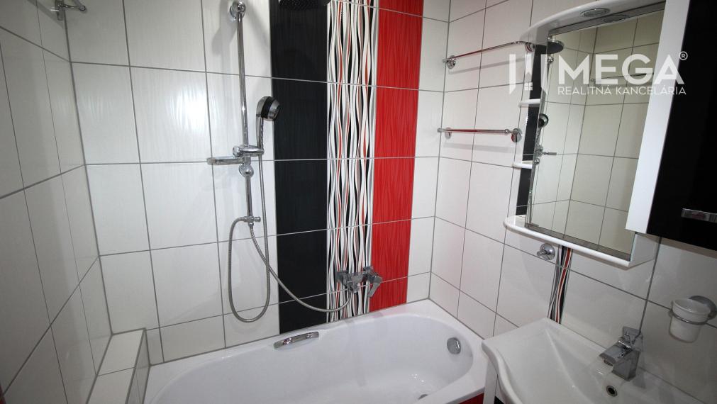 Na predaj veľký 3 izbový byt na Mierovej ulici v meste Humenné