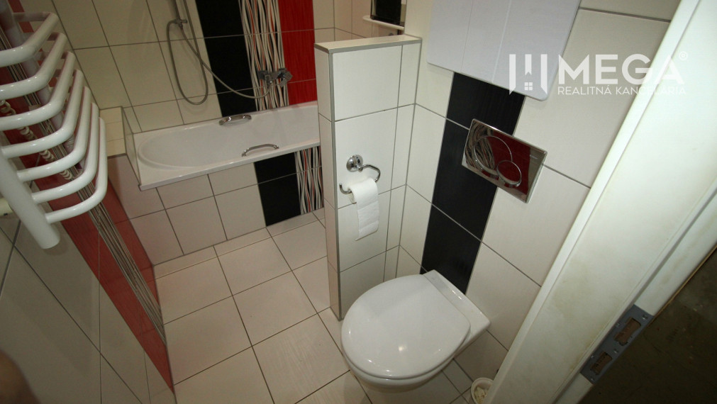 Na predaj veľký 3 izbový byt na Mierovej ulici v meste Humenné