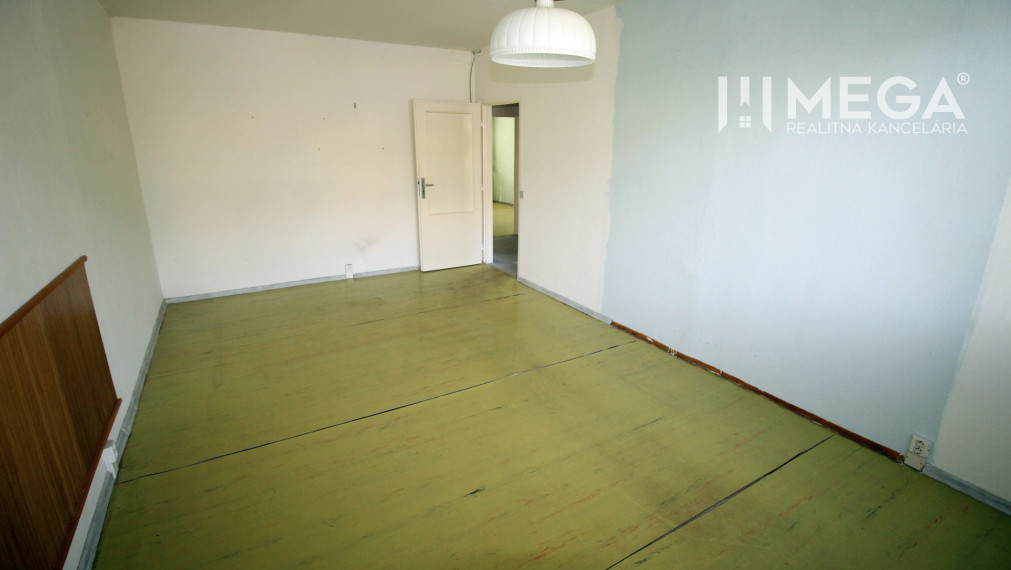 Na predaj veľký 3 izbový byt na Mierovej ulici v meste Humenné