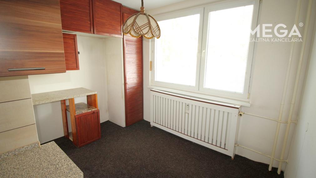 Na predaj veľký 3 izbový byt na Mierovej ulici v meste Humenné