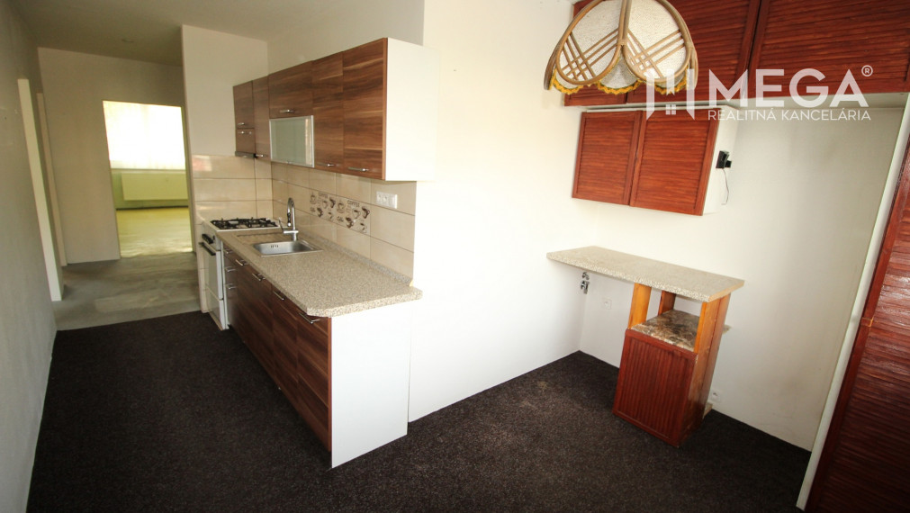 Na predaj veľký 3 izbový byt na Mierovej ulici v meste Humenné