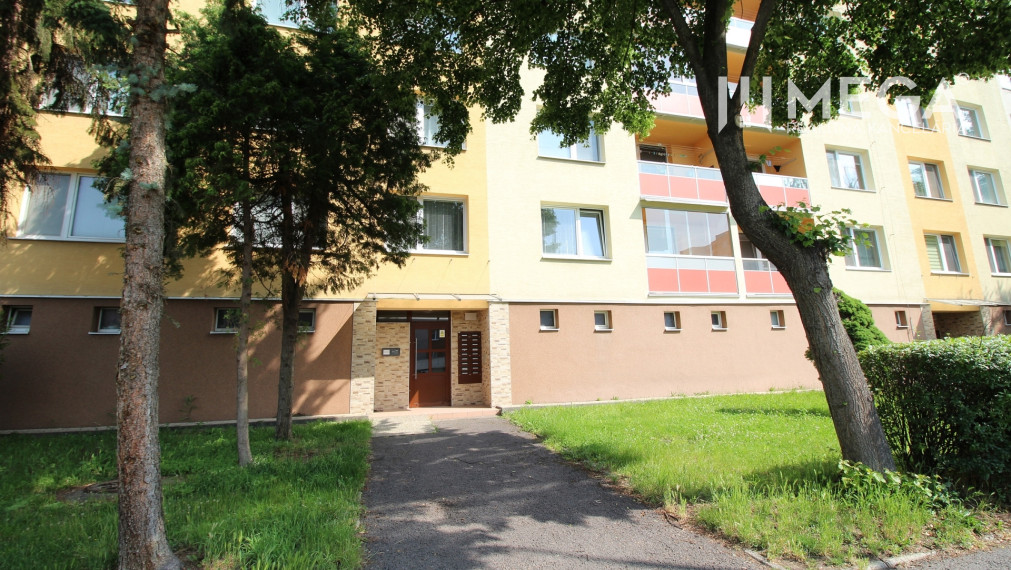 Na predaj veľký 3 izbový byt na Mierovej ulici v meste Humenné