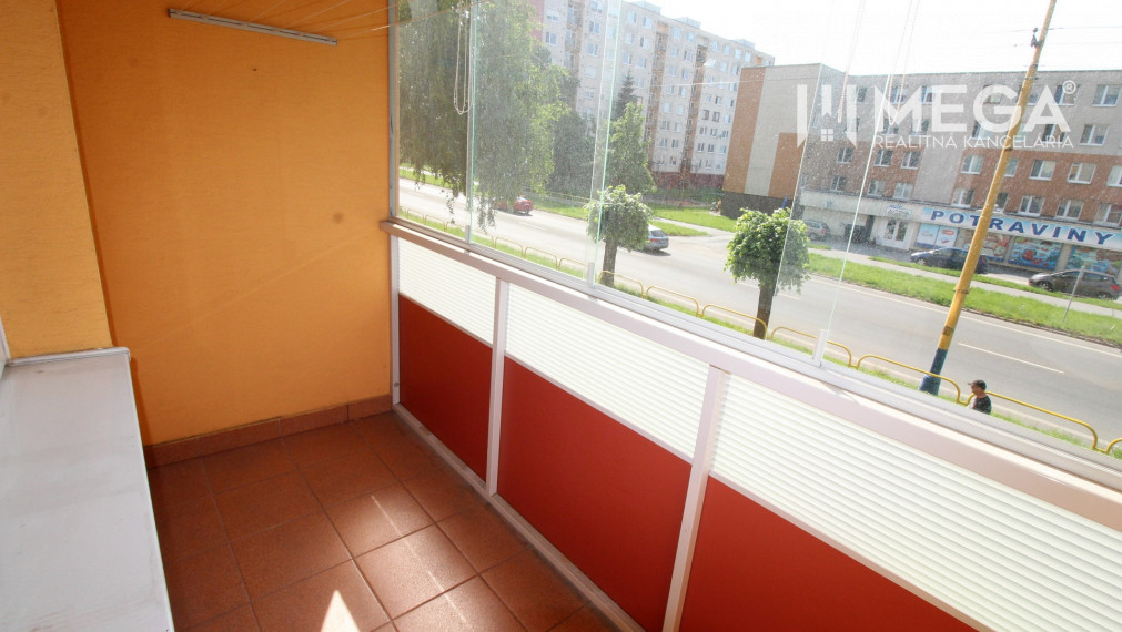 Na predaj veľký 3 izbový byt na Mierovej ulici v meste Humenné