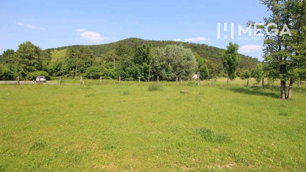 EXKLUZÍVNE NA PREDAJ POZEMOK V OBCI PTIČIE - iba 7km od mesta