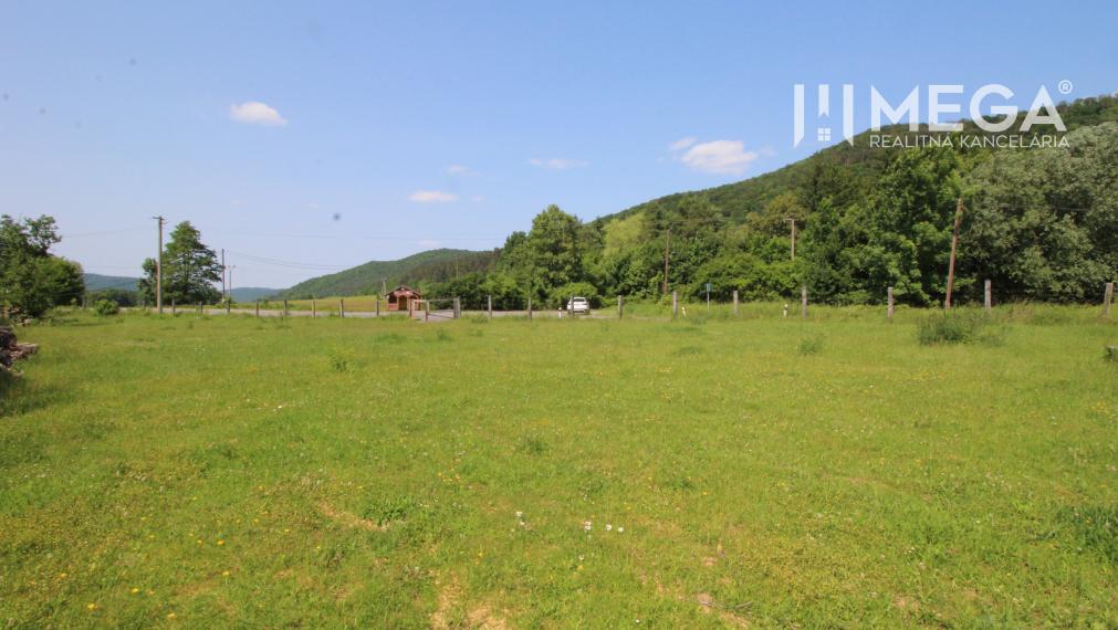 EXKLUZÍVNE NA PREDAJ POZEMOK V OBCI PTIČIE - iba 7km od mesta