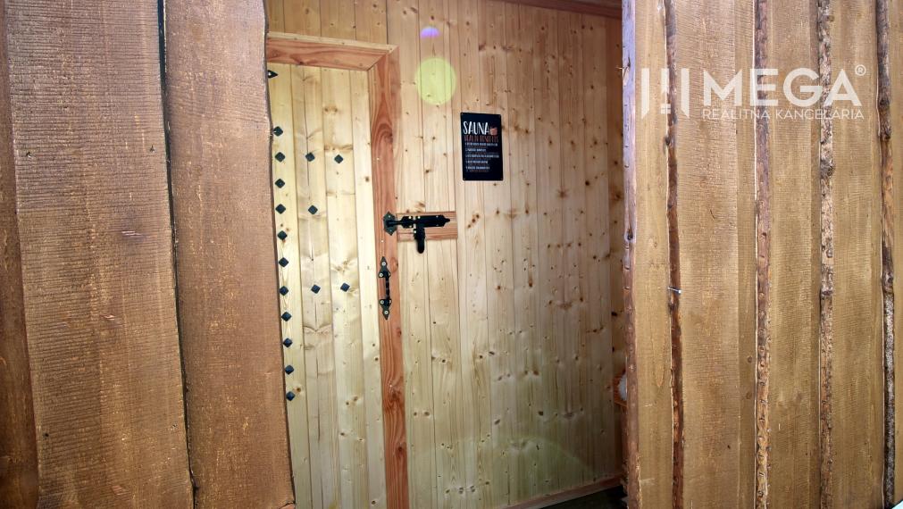 Na predaj záhradná chatka s výborným prístupom a saunou - Humenné