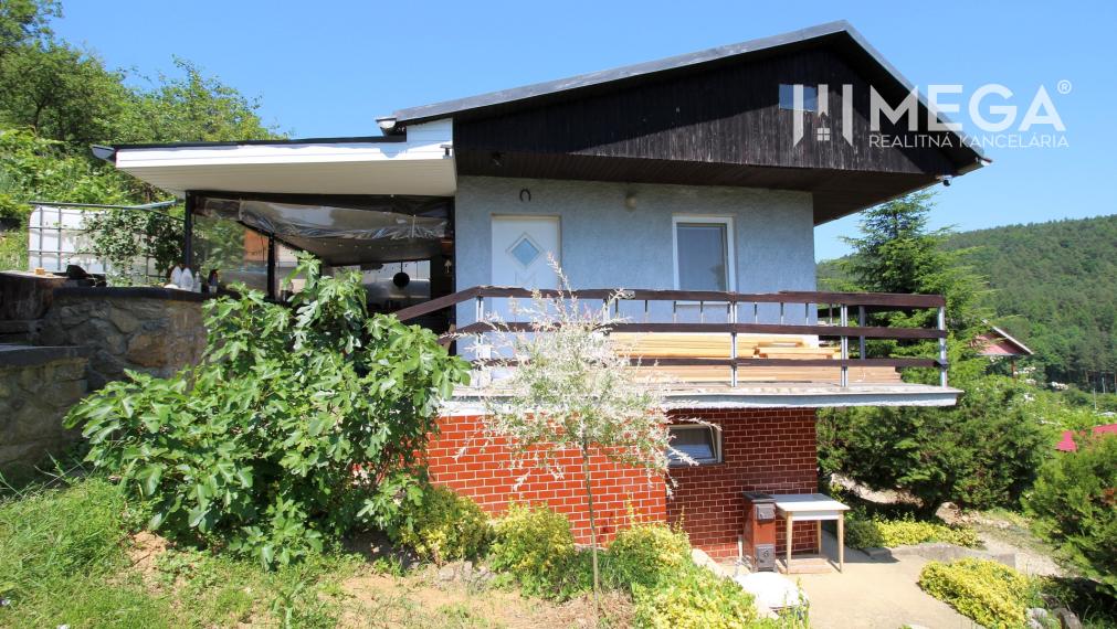 Na predaj záhradná chatka s výborným prístupom a saunou - Humenné