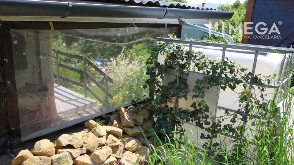 Na predaj záhradná chatka s výborným prístupom a saunou - Humenné