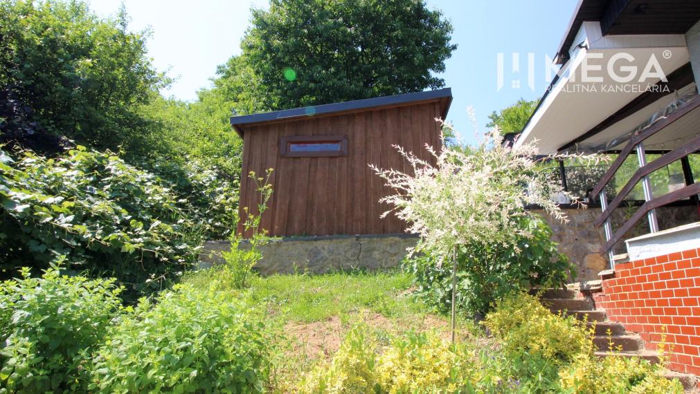 Na predaj záhradná chatka s výborným prístupom a saunou - Humenné