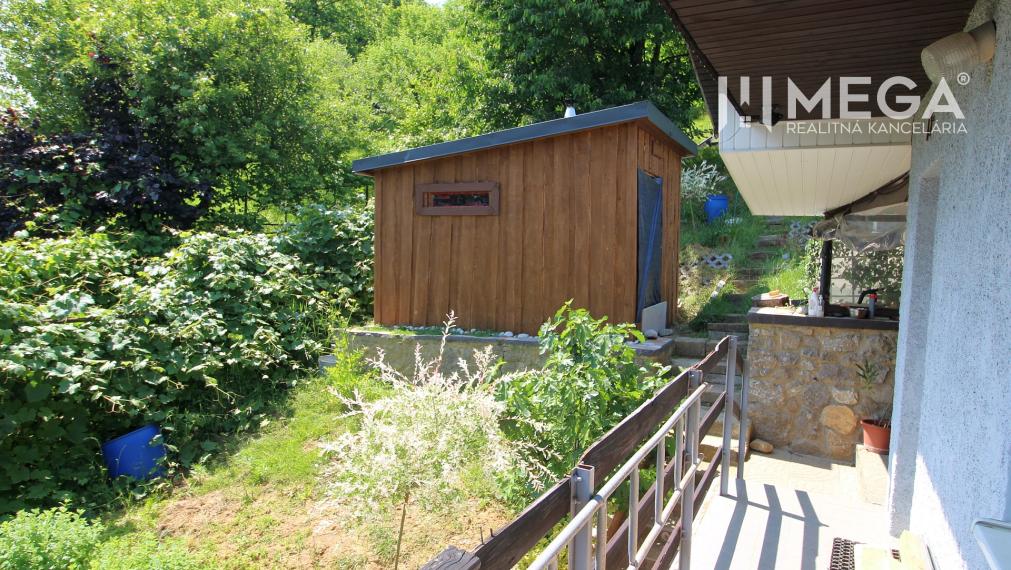 Na predaj záhradná chatka s výborným prístupom a saunou - Humenné