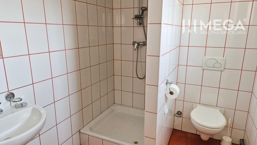 PRENÁJOM KOMERČNÉHO PRIESTORU v HUMENNOM ul. Fidlikova