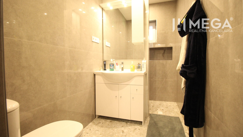 NA PRENÁJOM: Kancelárske priestory + 3-izbový apartmán – Košice