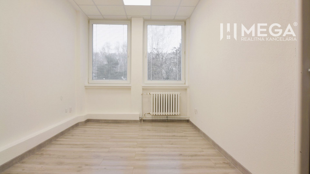 PRENÁJOM komerčného priestoru (26 m2) blízko centra Humenné