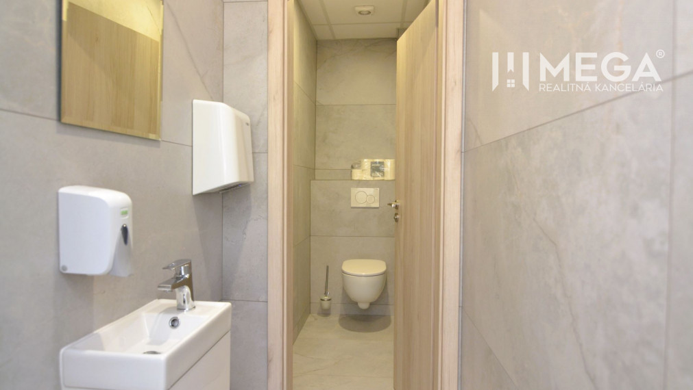 PRENÁJOM komerčného priestoru (26 m2) blízko centra Humenné