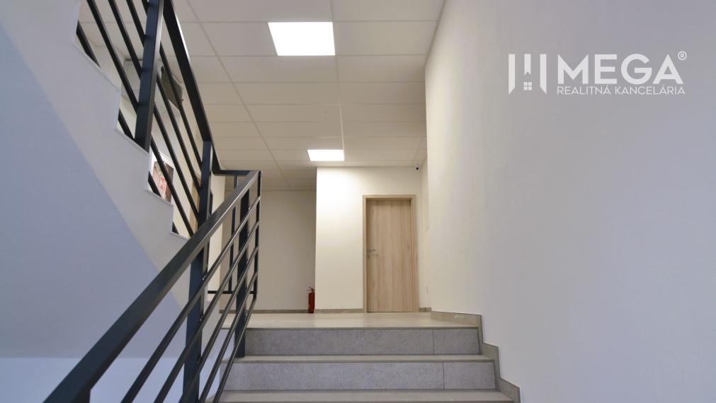 PRENÁJOM komerčného priestoru (26 m2) blízko centra Humenné