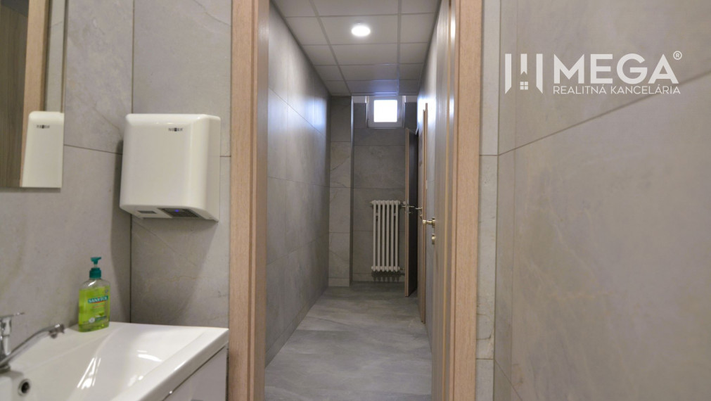 PRENÁJOM komerčného priestoru (26 m2) blízko centra Humenné