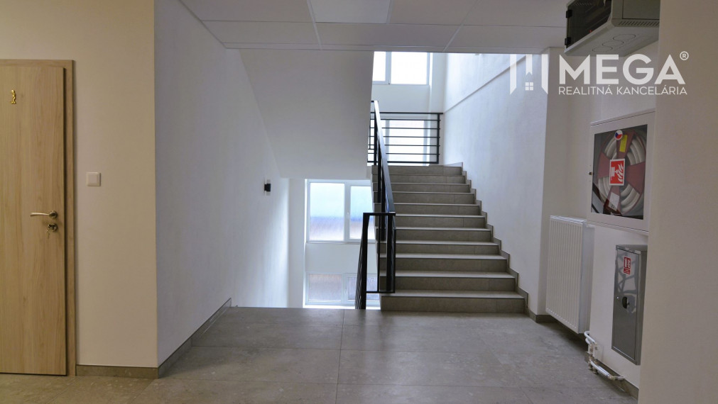 PRENÁJOM komerčného priestoru (26 m2) blízko centra Humenné