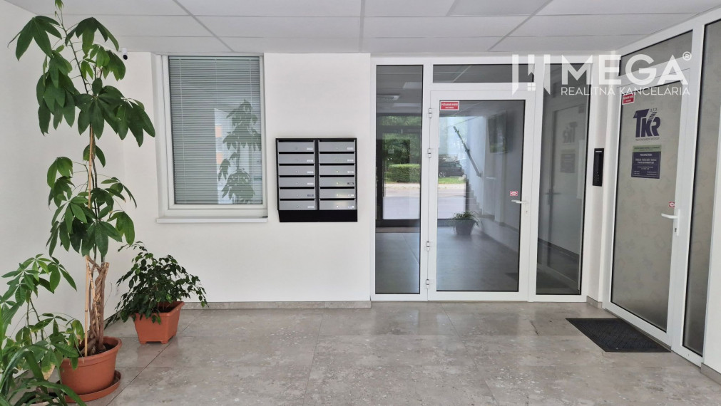 PRENÁJOM komerčného priestoru (26 m2) blízko centra Humenné