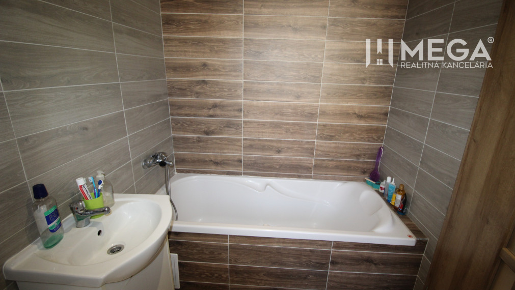 🏠 Na predaj: Zrekonštruovaný 3-izbový byt v centre Sniny