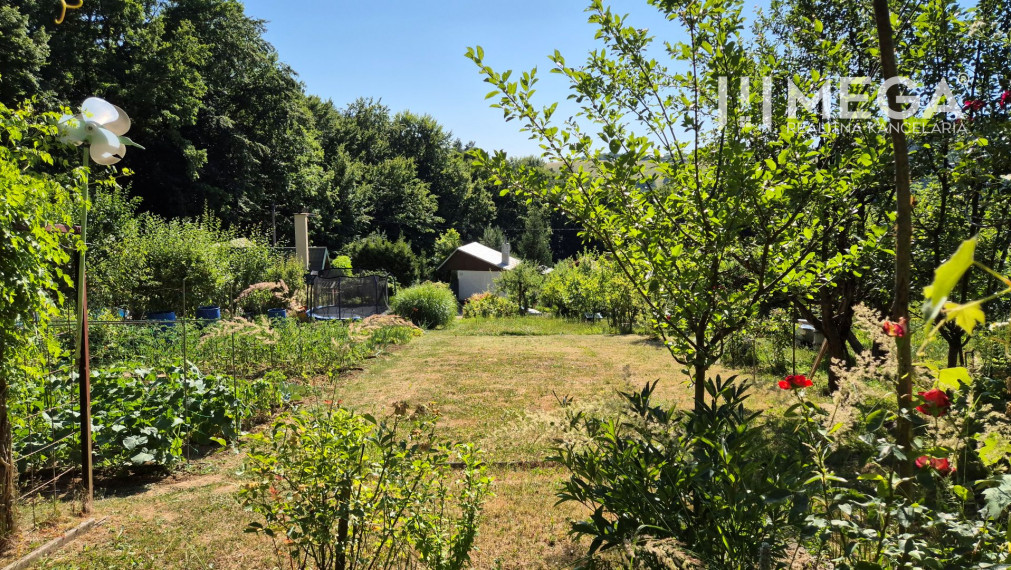 PREDAJ POZEMKU S DREVENOU CHATKOU v HUMENNOM DRIENOVEC