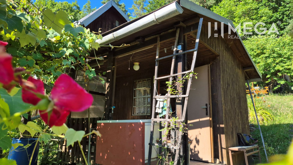 PREDAJ POZEMKU S DREVENOU CHATKOU v HUMENNOM DRIENOVEC