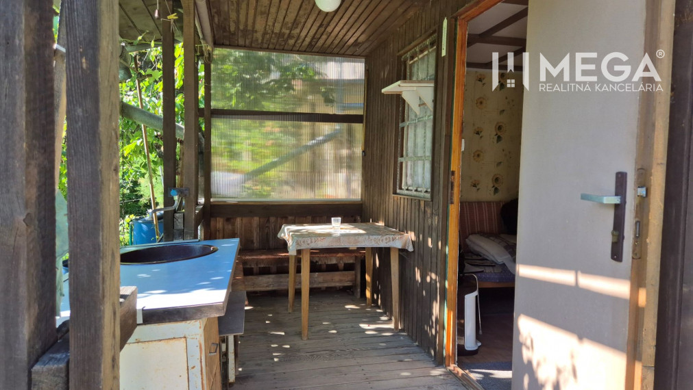 PREDAJ POZEMKU S DREVENOU CHATKOU v HUMENNOM DRIENOVEC