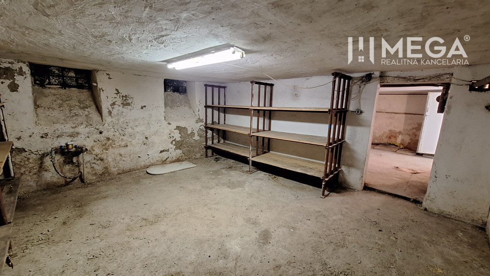 ZNÍŽENÁ CENA NA PRENÁJOM - Budova  v meste Humenné