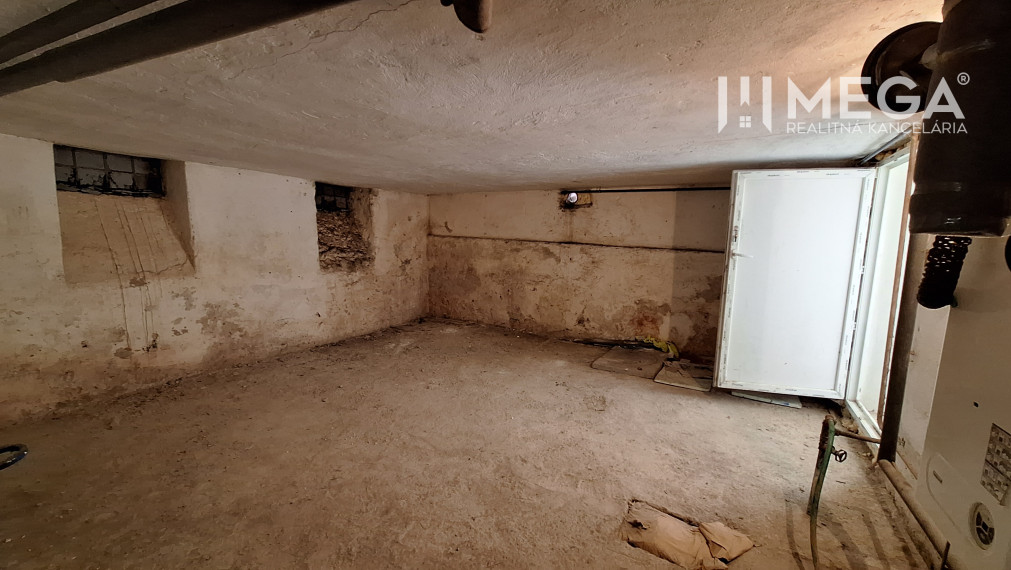 ZNÍŽENÁ CENA NA PRENÁJOM - Budova  v meste Humenné