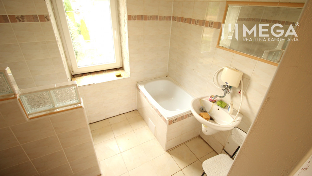 ZĽAVNENÁ CENA-NA PREDAJ VIDIECKY DOM s TOP pozemkom JASENOVCE