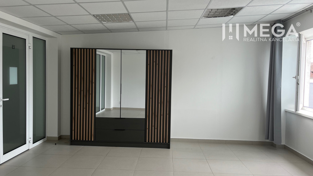 Na prenájom - kancelária na ul. Tolstého v meste Humenné