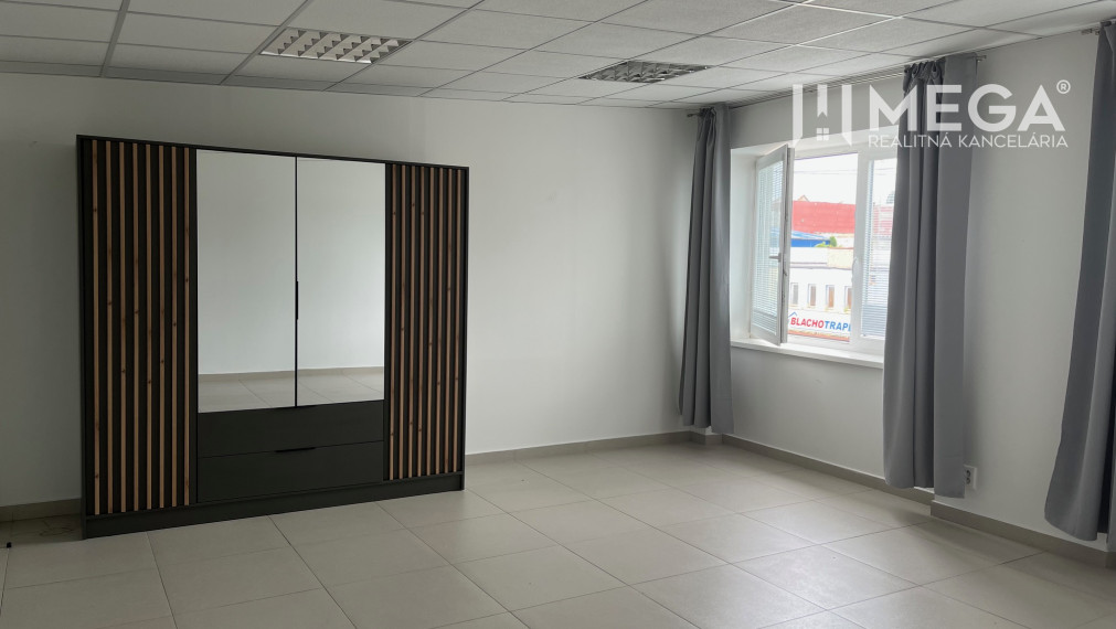 Na prenájom - kancelária na ul. Tolstého v meste Humenné
