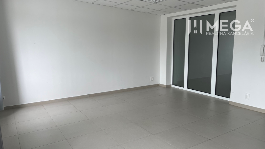 Na prenájom - kancelária na ul. Tolstého v meste Humenné