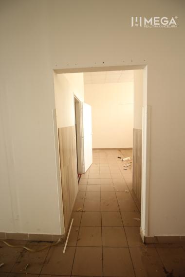 ZNÍŽENÁ CENA - Na prenájom - Lukratívny priestor v centre mesta Humenné