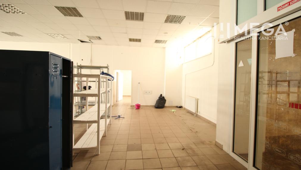 ZNÍŽENÁ CENA - Na prenájom - Lukratívny priestor v centre mesta Humenné